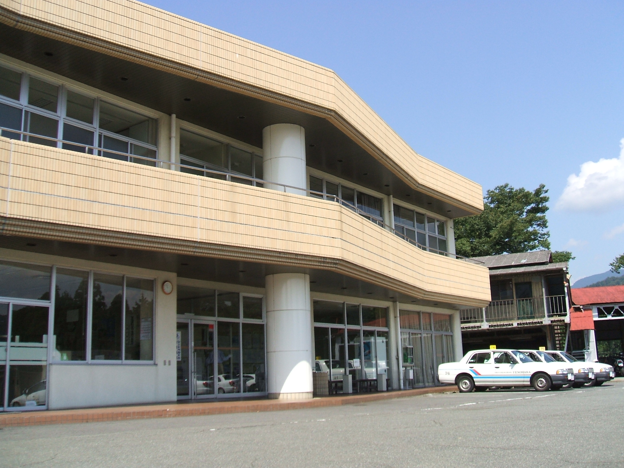 上野原自動車教習所の安心、格安、丁寧な予約はHappy運転免許